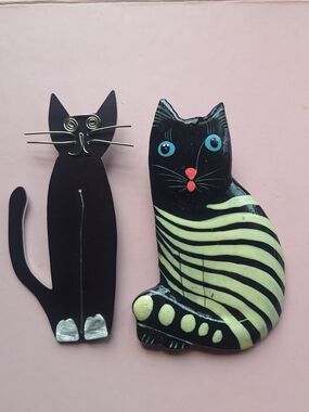 Black Cat Decorative Brooch Pin - Black and Cream Cat Design